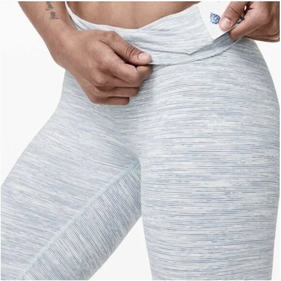 Lululemon Wunder Under Crop High Rise 21” Leggings Gray Heather Stripe Size 2 - Picture 2 of 9
